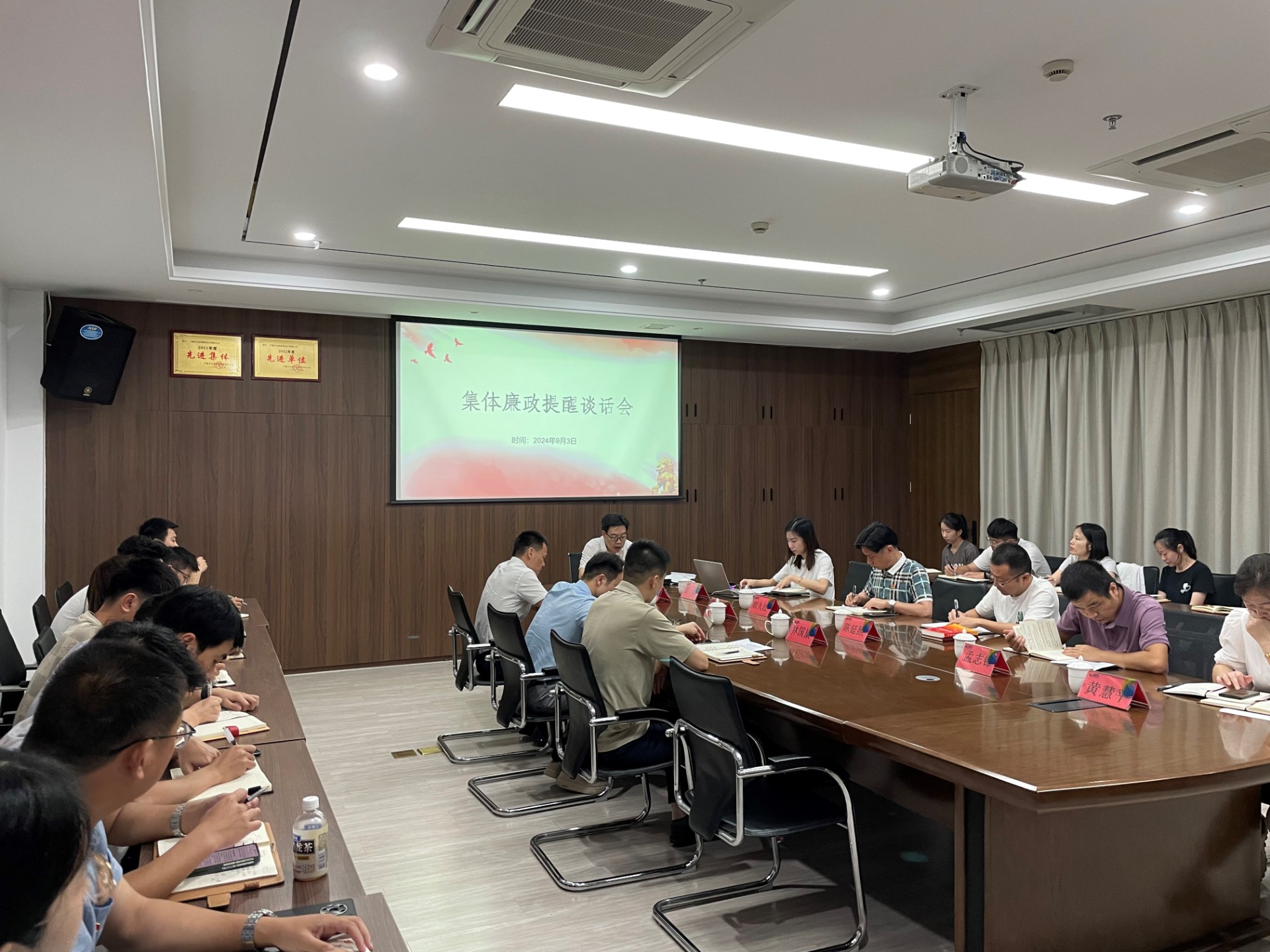 市交投集團領導深入市交投物流集團市交投勘察設計公司開展聯(lián)系點工作，葉嵐清拍攝2.jpg